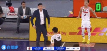 png电子官网👀杜锋抱怨犯规吹罚！裁判直接吹T！杜锋怒骂：WCNM！