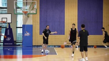 png电子平台💪福建男篮开启夏训！陈林坚、黎伊扬出镜