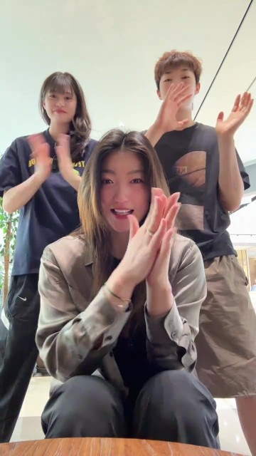 png电子网站真开心！李梦晒日常随笔：Shut 生活中所有的不快乐dowN！