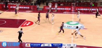 电子png游戏屡试不爽！李炎哲接球冲击篮筐 连续3次内线打中独得6分