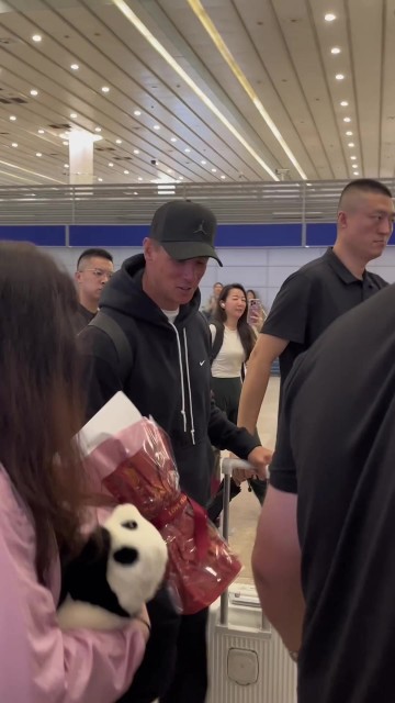 png电子官网千呼万唤始出来！绿茵时刻带您直击托雷斯中国行第一现场！