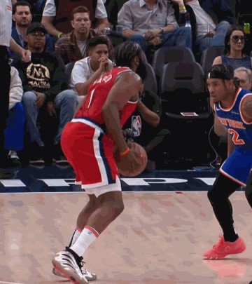 电子png游戏哈登撤步绝妙助攻祖巴茨 鲍尔默在场边紧闭双眼&鼓掌享受👏