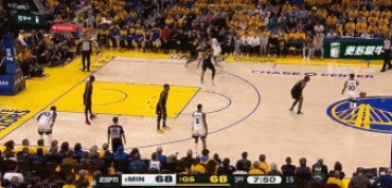 png电子网站无敌了！爱德华兹突破前后夹击1V3对抗左手2+1 康利随后三分也进