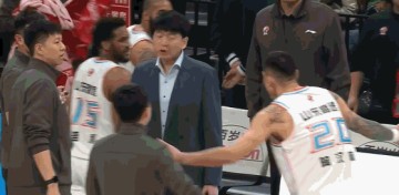 png电子官网🤯怎么了？邱彪暂停期间怒吼陶汉林表达不满😡