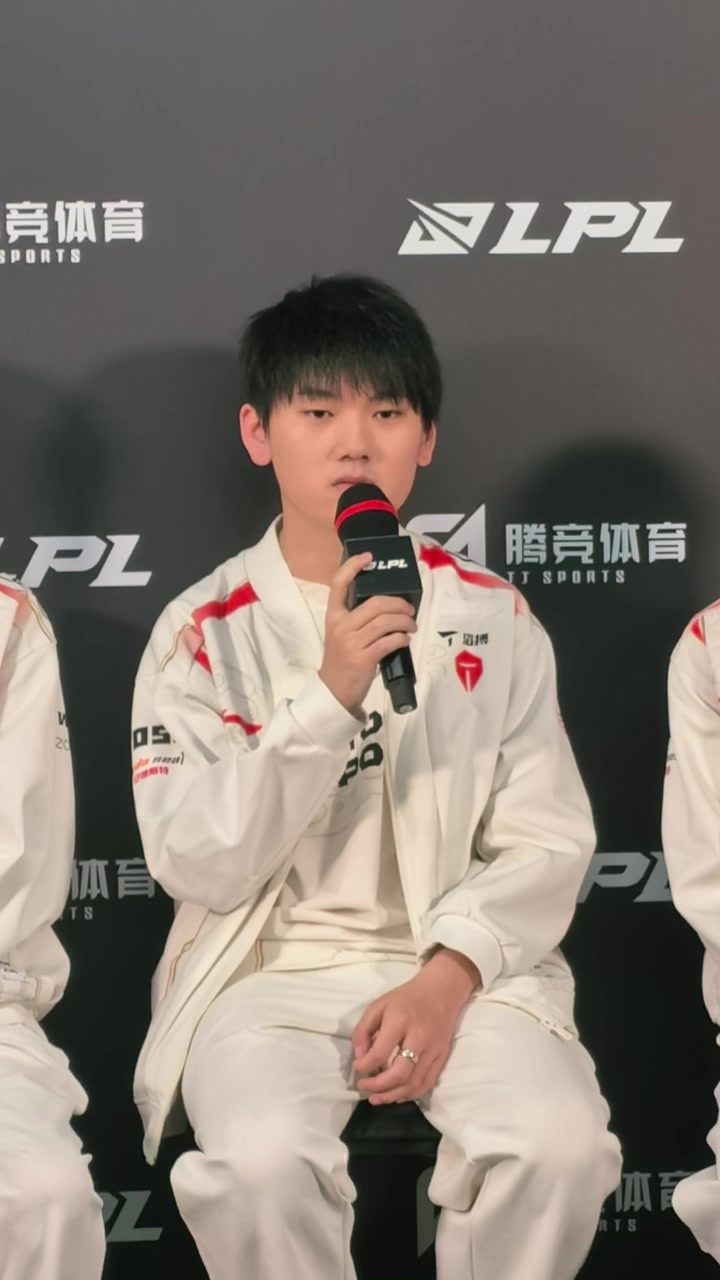 png电子原来并没有什么特别意义！JKL：用iG卡莎只是因为皮肤手感好