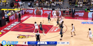 电子png游戏开得很早！上海出现失误 胡明轩反击追身三分一箭穿心