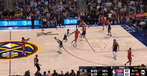 png电子官网战神卡的威力~😲小卡前2场面对穆雷防守10中10 对垒戈登时11中9