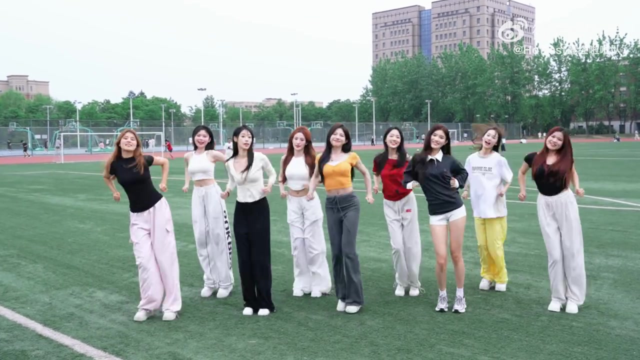 png电子😍浙江啦啦队上新：好喜欢雨后的杭州 非赛季想拍什么就拍什么