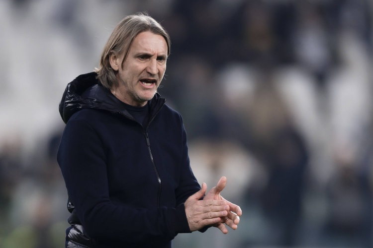 png电子本赛季带队保级成功，官方：卡利亚里主帅尼科拉离任