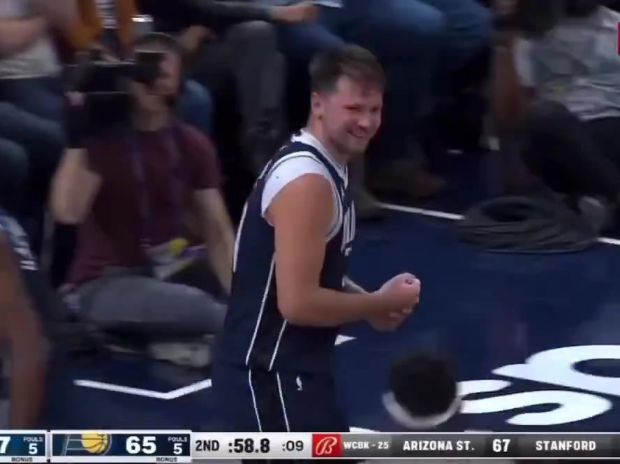 png电子痛😣东媒：哈利父亲与东契奇握手不收力 是否故意伤害卢卡？