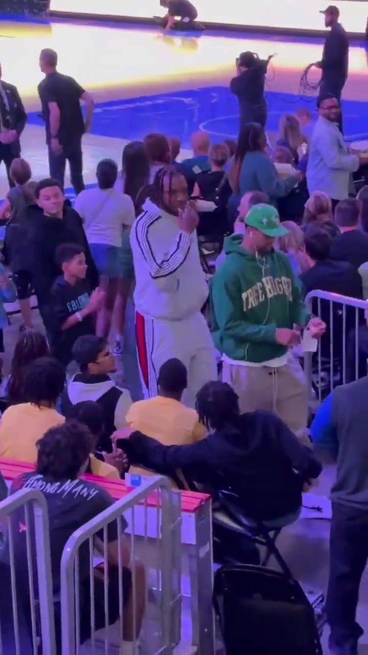 电子png游戏💘以后四人约会？😳魔术前锋小卡特恋上WNBA火辣新星里斯？