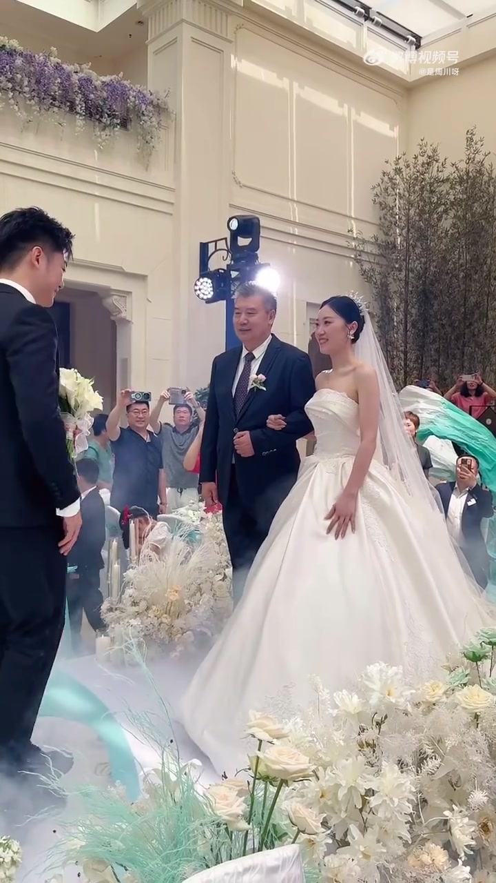 png电子官网国乒总教练李隼女儿大婚 王楠张怡宁李晓霞到场 孙颖莎等视频祝福